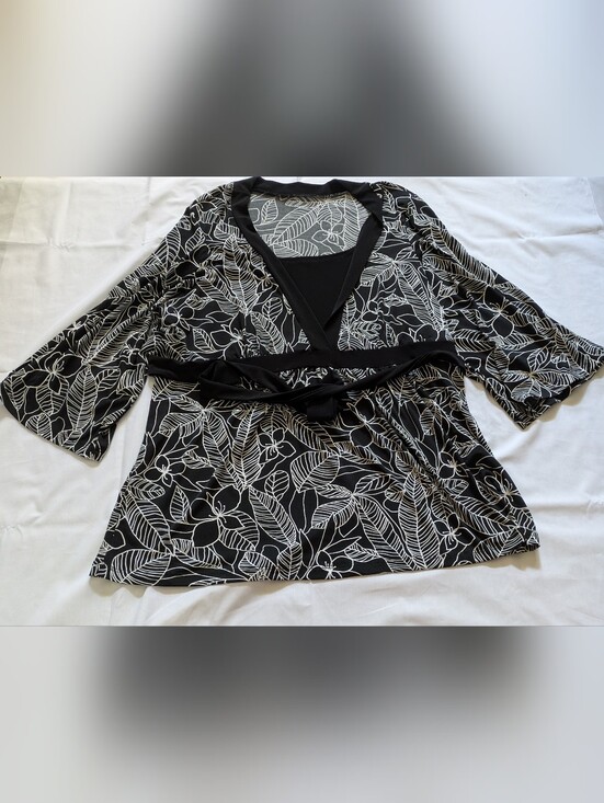 Tops - Black White Floral V-Neck 3/4 Sleeve Tunic Blouse Top